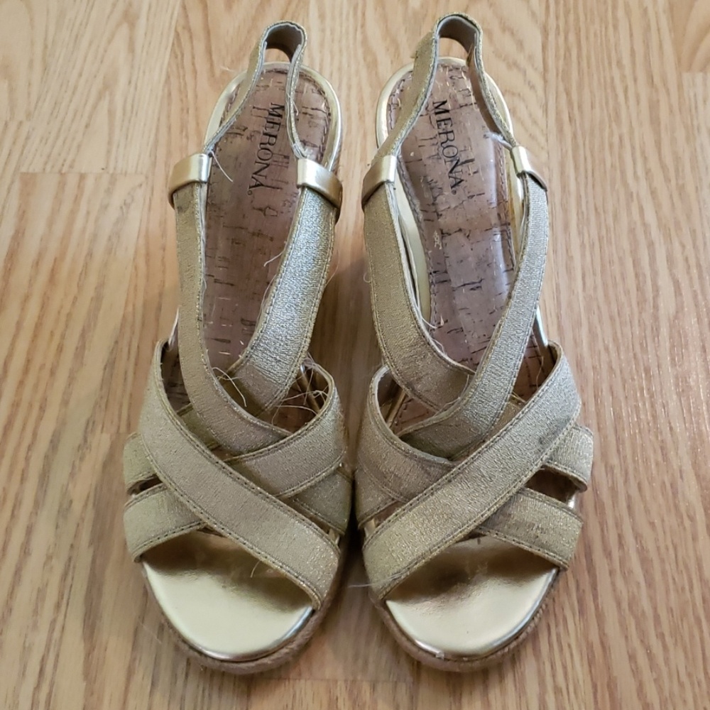 Gold straw wedges